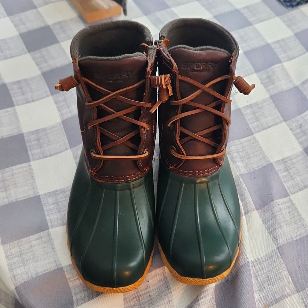 Size 7 womens sperry rainboots